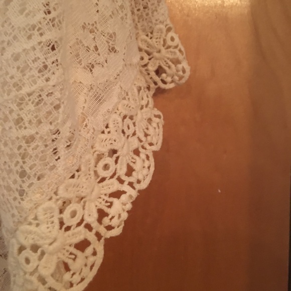 DONATED Lace top from London - Picture 3 of 3